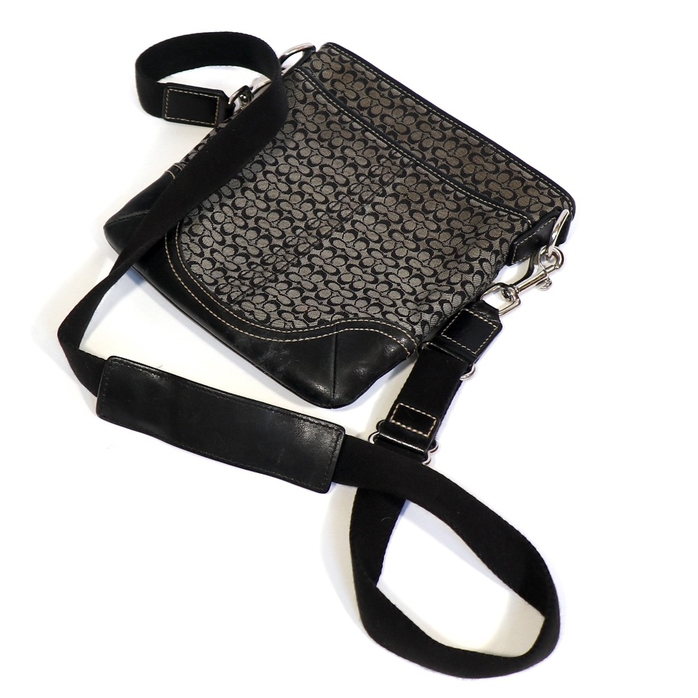 Coach mini signature Swingpack crossbody bag